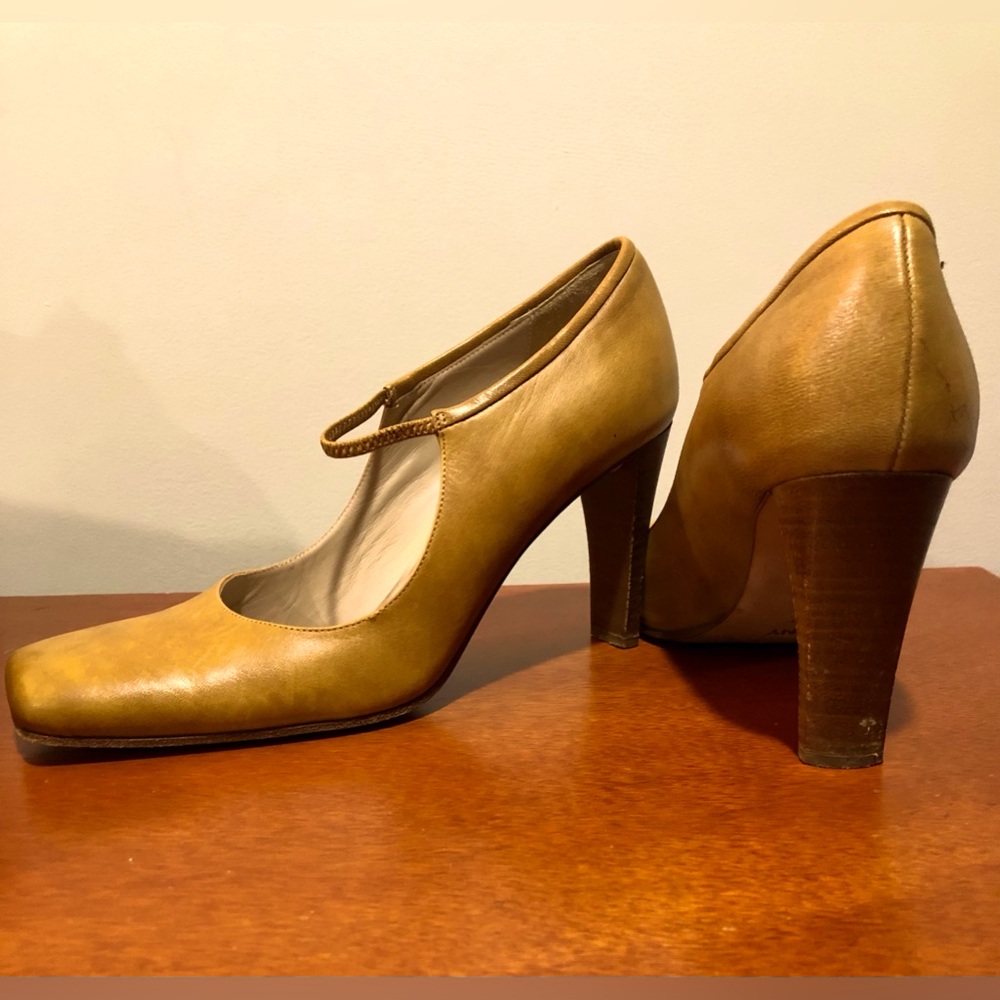DKNY heels cognac color size 9B.